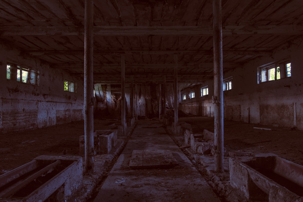 Призрачная тьма грязный зал
 - Фото, изображение