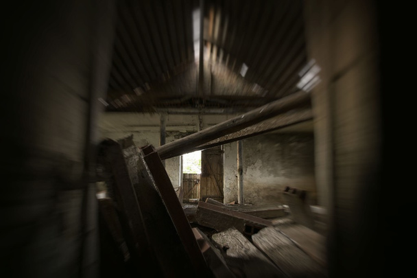 Призрачная тьма грязный зал
 - Фото, изображение