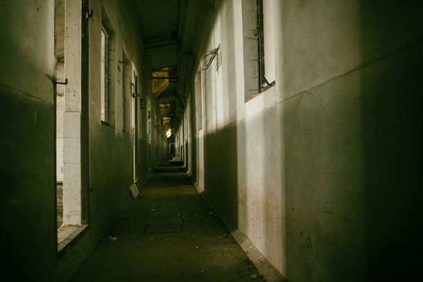 Hayalet karanlık kirli hall - Fotoğraf, Görsel