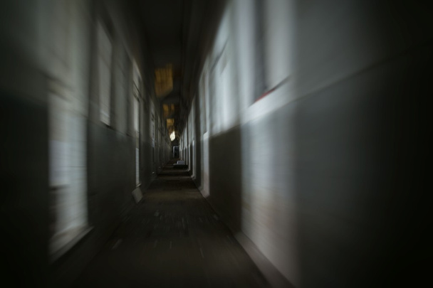 Το φάντασμα σκοτάδι βρώμικο hall - Φωτογραφία, εικόνα