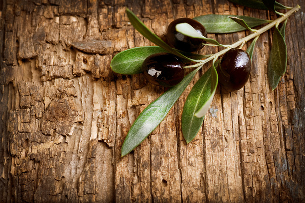 Olives over Old Wood Background - Фото, изображение
