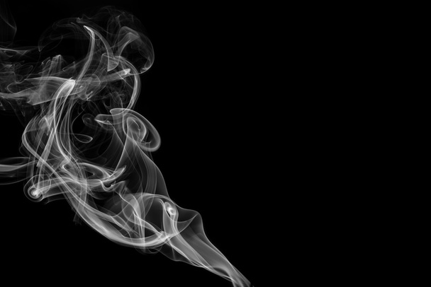 αφηρημένο καπνού σε μαύρο φόντο σε στούντιο - Φωτογραφία, εικόνα
