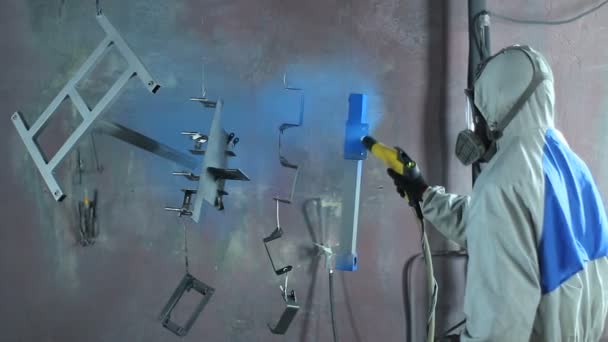 Pulverbeschichtung von Teilen im Werk - Filmmaterial, Video