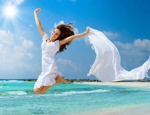 Beautiful Girl With White Scarf Jumping on The Beach - Foto, Bild