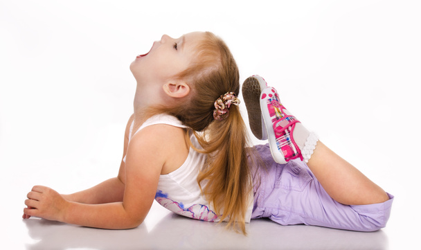 gymnast schattig klein meisje geïsoleerd - Foto, afbeelding