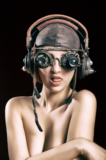 Portrait of girl with steampunk glasses and helmet - Foto, afbeelding
