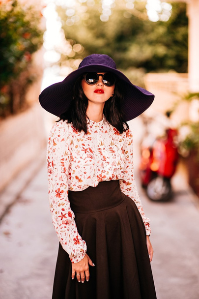 Fashion girl in a big hat - Photo, image