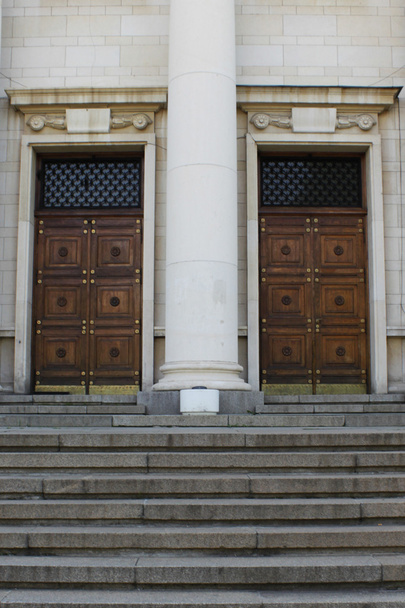 Duas portas e escadas
 - Foto, Imagem