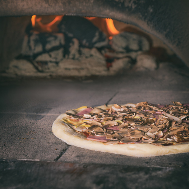 свежая итальянская пицца
 - Фото, изображение