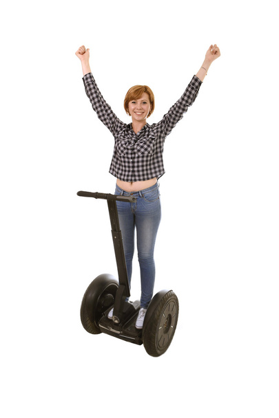 joven atractiva turista mujer con pelo rojo vistiendo jeans sonriendo feliz montar en segway eléctrico
 - Foto, Imagen