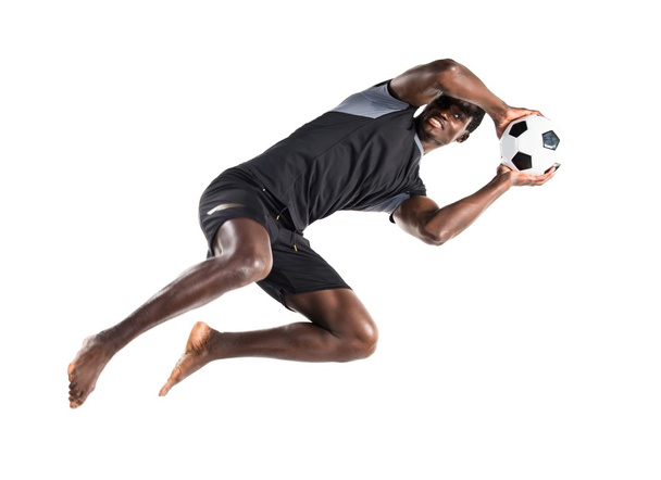 Uomo nero giocare a calcio
 - Foto, immagini
