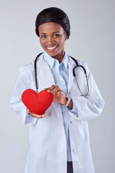  doctor holding a red heart  - Foto, immagini