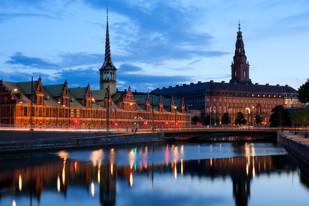 Ночной вид на Кристиансборг Паласель в Копенгагене
 - Фото, изображение