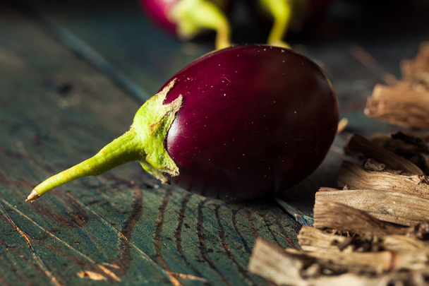 Organic Raw Baby Indian Eggplants - Фото, изображение