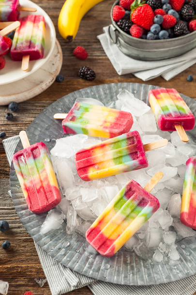 Healthy Homemade Rainbow Popsicles - 写真・画像
