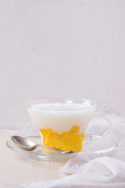 Tapioca dessert with mango - Fotó, kép