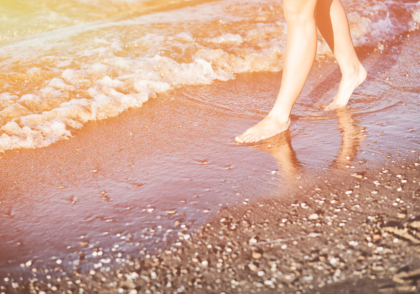 Woman walking on sandy beach in summer sun, enjoying vacation - Fotoğraf, Görsel