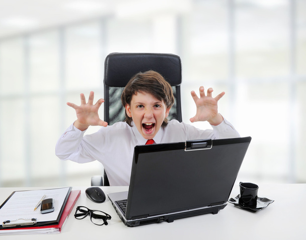 Young businessman using a laptop - Foto, Imagem