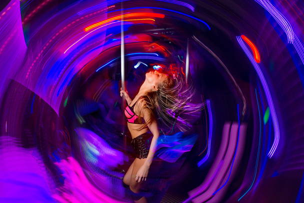 go-go dancer in night club - Фото, зображення