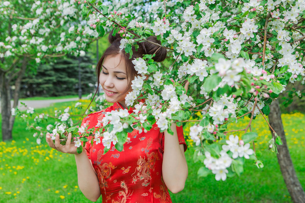 Beautiful asian girl in traditional chinese red dress. - Фото, зображення