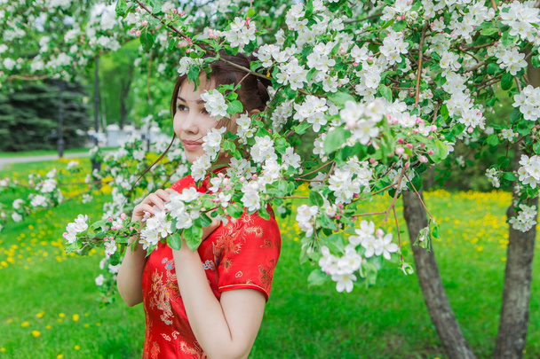 Beautiful asian girl in traditional chinese red dress. - Φωτογραφία, εικόνα