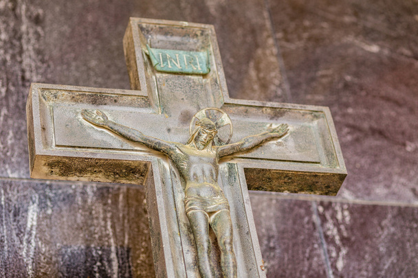 Détails de la statue en marbre de Jésus crucifié
 - Photo, image