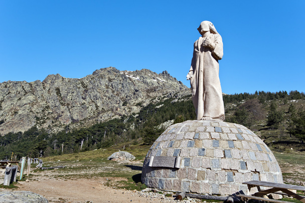 Статуя Кріст рентабельності інвестицій у Vergio гора проходять у провінції Корсика  - Фото, зображення