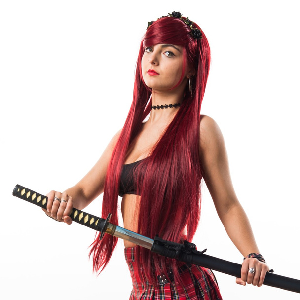 刀を持つ若い赤毛の女の子 - 写真・画像