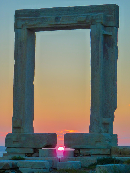 Portara - руїни стародавнього храму з афінському морському Аполлона - Фото, зображення