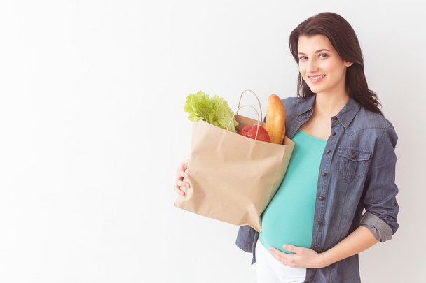 Cute expectant mother is going shopping - Фото, изображение
