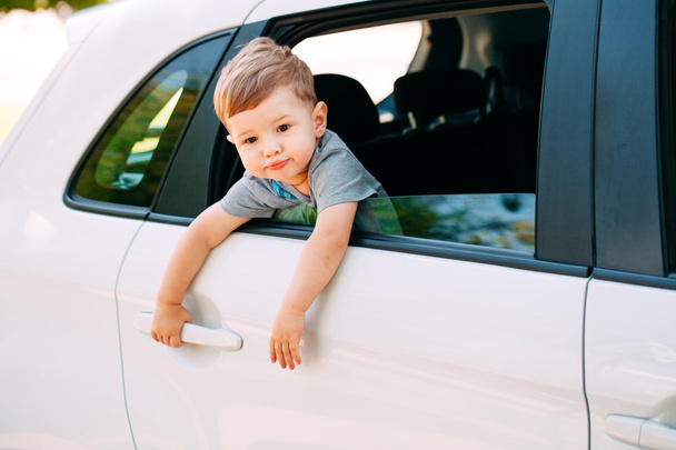 Adorable baby boy in the car - Fotó, kép
