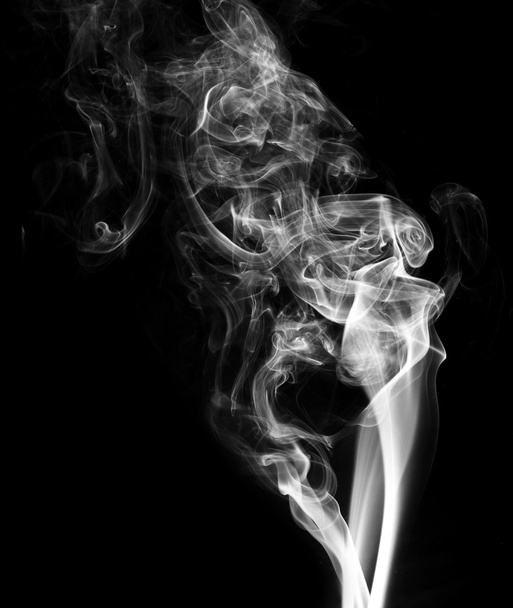 Witte rook op zwarte achtergrond  - Foto, afbeelding