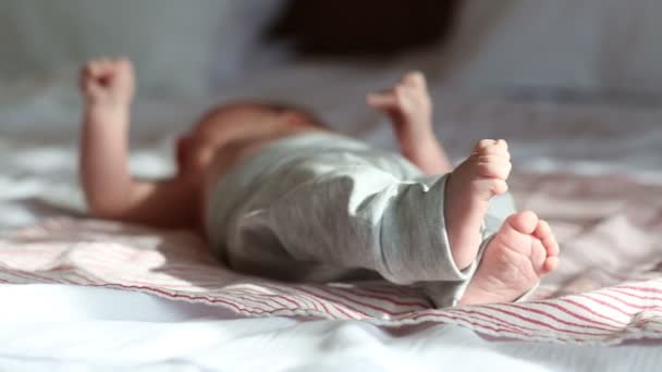 Newborn baby lying on a bed - Materiał filmowy, wideo