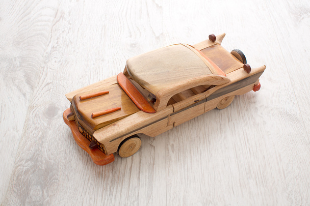 ξύλινο παιχνίδι αυτοκίνητο - Φωτογραφία, εικόνα