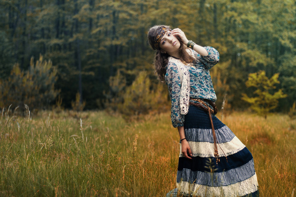 Hippie girl on the background of beautiful scenery - Φωτογραφία, εικόνα