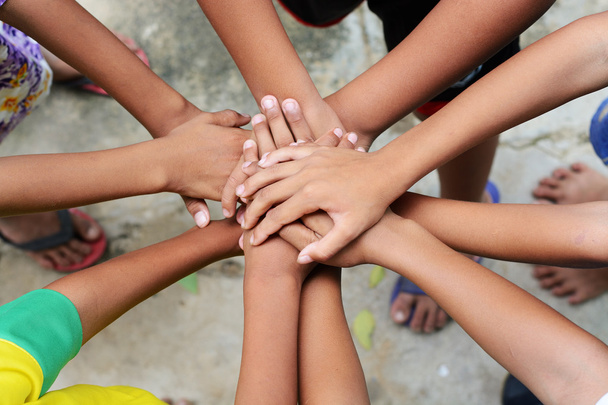Grupo de manos unidas
 - Foto, imagen