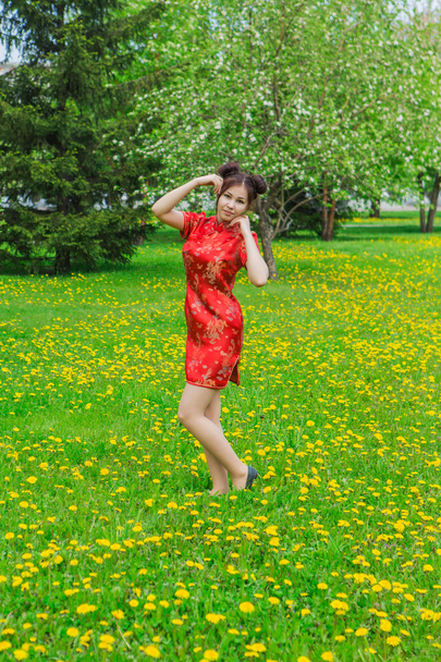 Beautiful asian girl in traditional chinese red dress. - Φωτογραφία, εικόνα