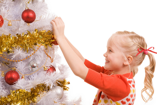 Decorating Christmas tree - Zdjęcie, obraz
