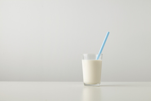 glass with fresh organic milk  - Foto, imagen