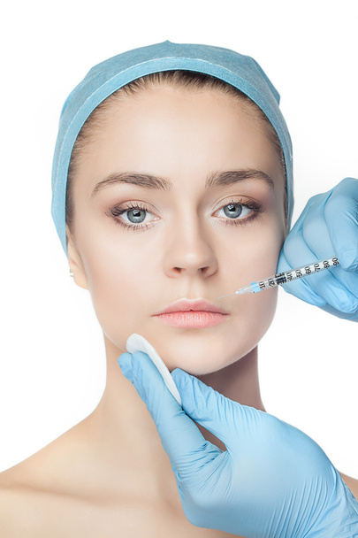 Houkutteleva nainen plastiikkakirurgiassa ruisku kasvoillaan
 - Valokuva, kuva
