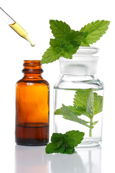 Herbal medicine or aromatherapy dropper bottle - Foto, imagen