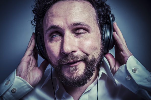 man listening to music - Fotoğraf, Görsel