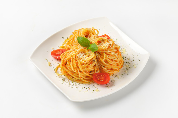 spaghetti al pesto di pomodoro e parmigiano
 - Foto, immagini