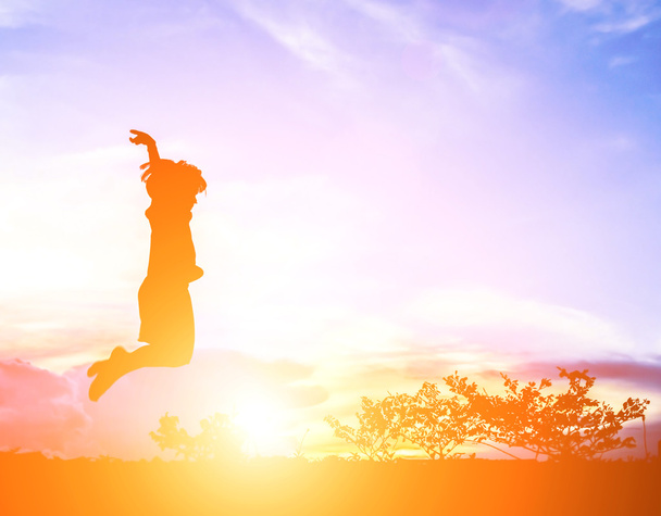 meisje springen naar hemel en gelukkig tijd, silhouet con - Foto, afbeelding