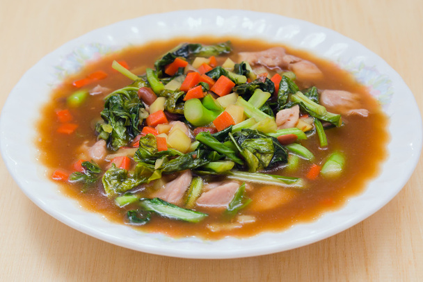 Mixed vegetable and herb in oyster sauce and herb (famous thai f - Foto, imagen