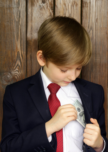 Chłopak w garniturze z gotówki dolarów - koncepcja biznesowa - Zdjęcie, obraz
