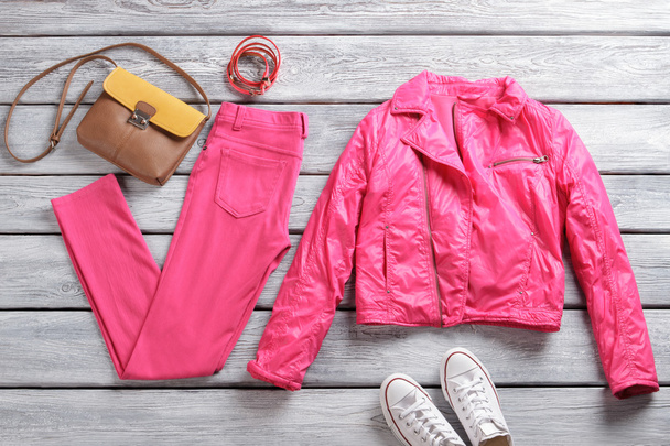 Ροζ σακάκι και παντελόνι. - Φωτογραφία, εικόνα