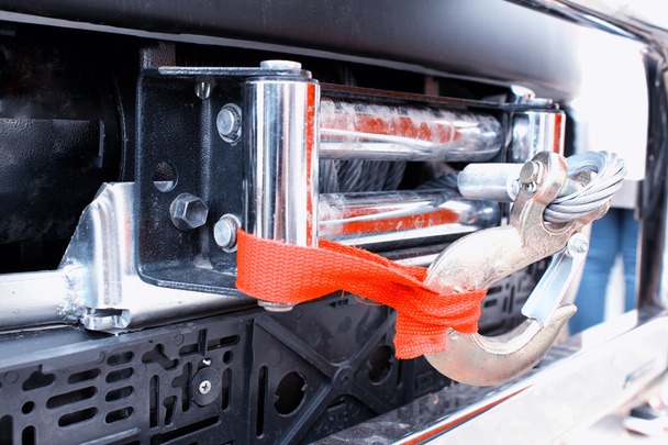 Κοντινό πλάνο του αυτοκινήτου σχοινί ρυμούλκησης με γάντζους - Φωτογραφία, εικόνα