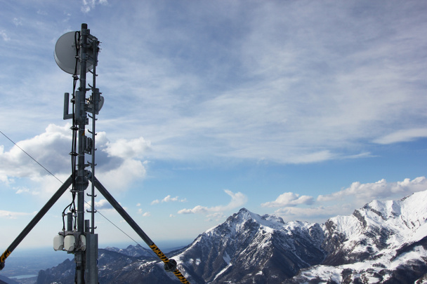 Телекомунікаційна антена на горах
 - Фото, зображення