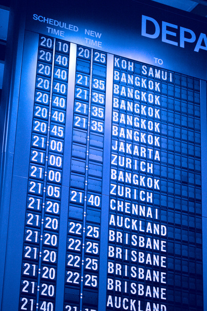 Tableau horaire de la déature à l'aéroport asiatique
 - Photo, image